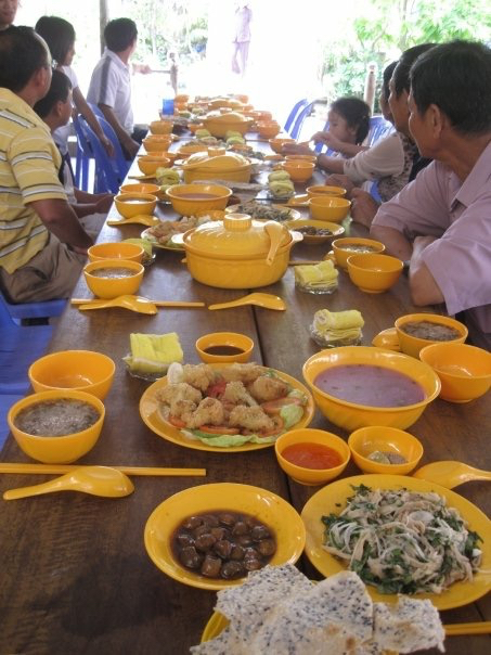 We were treated by the temple to a special vegetarian lunch. Fried cauliflower, mushroom soup, and purple potato soup!